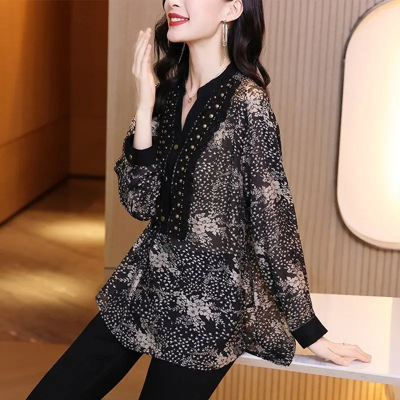 

High-end chiffon jacket female blouse 2022 autumn new large size loose port wind retro inert blouse v neck blouse clothing tops