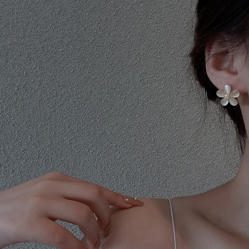 

Exquisite Fashion Flower Earrings For Women Shining Rhinestone Zircon Stud For Teenagers Gothic Cute Jewelry Accessories Earring