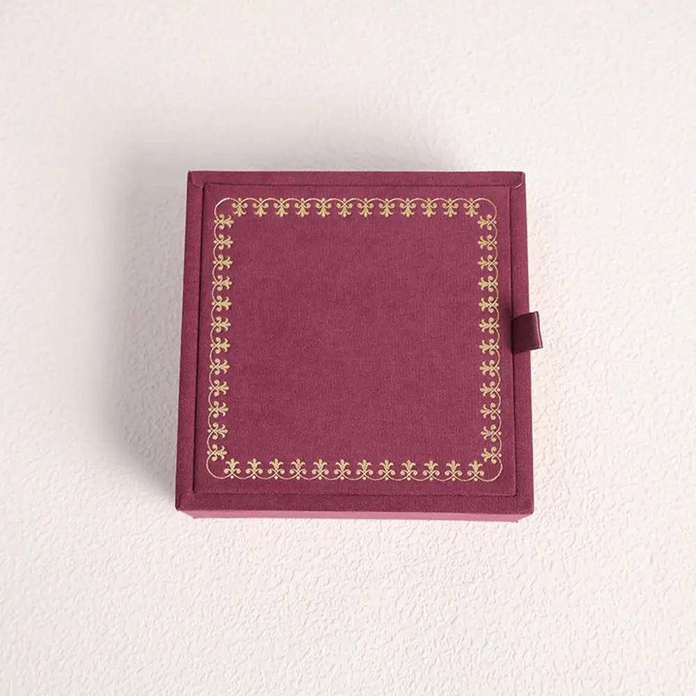 

Деревянная розовая коробка для ювелирных изделий