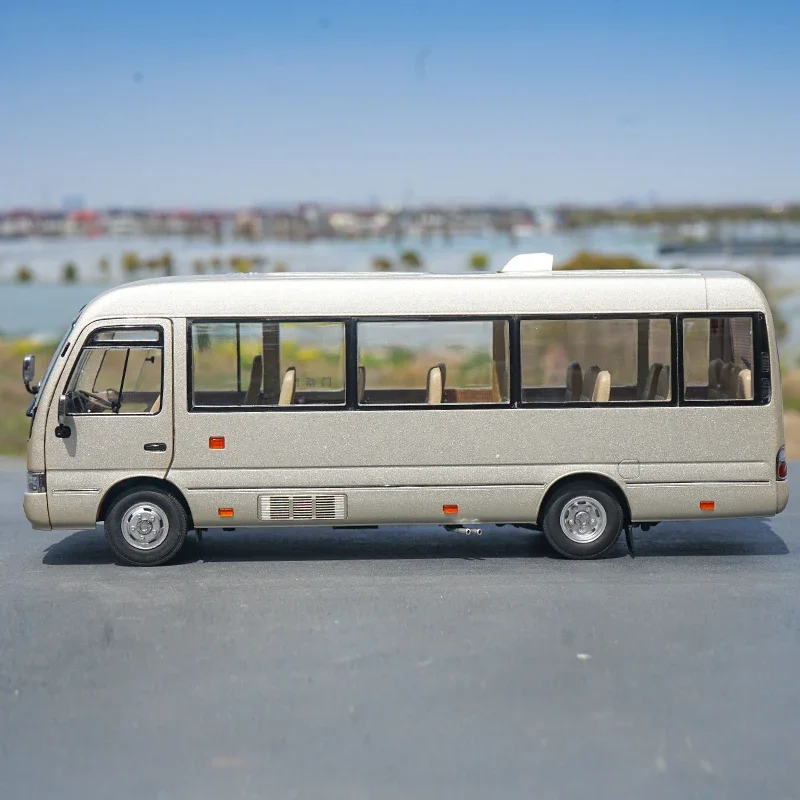 Оригинальная модель автомобиля 1:24 Toyota Costa COASTER из сплава с имитацией хлеба