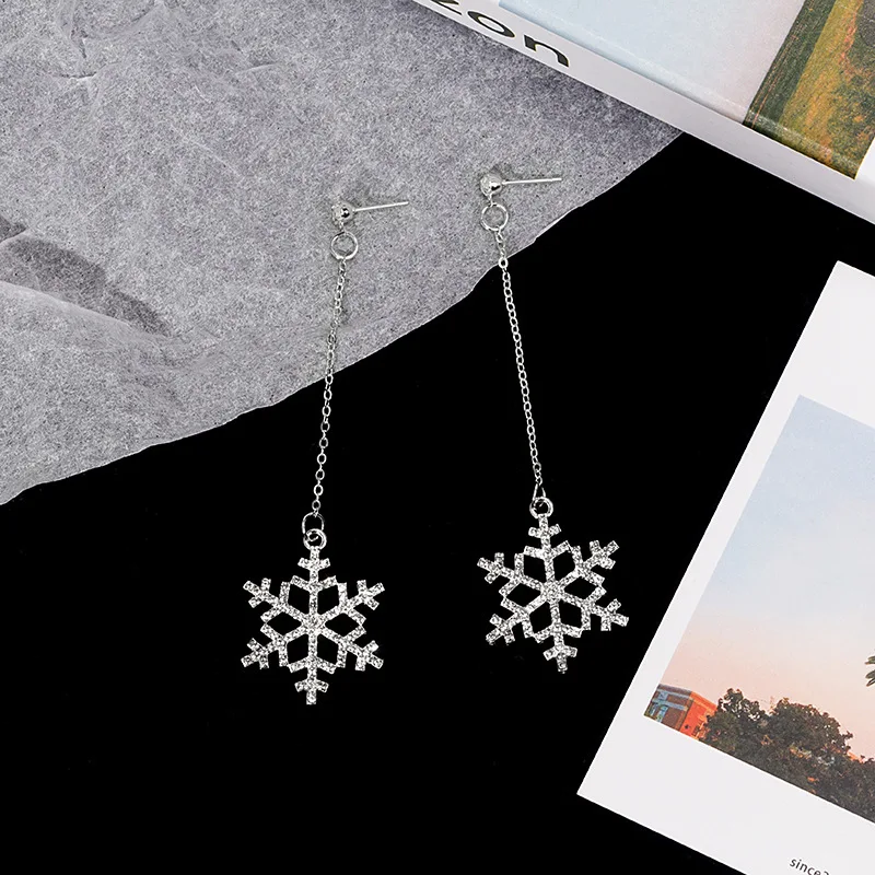 

925 Silver Needle Korean Dongdaemun Temperament Diamond snowflake fringe earrings temperament cold wind Christmas earrings drop