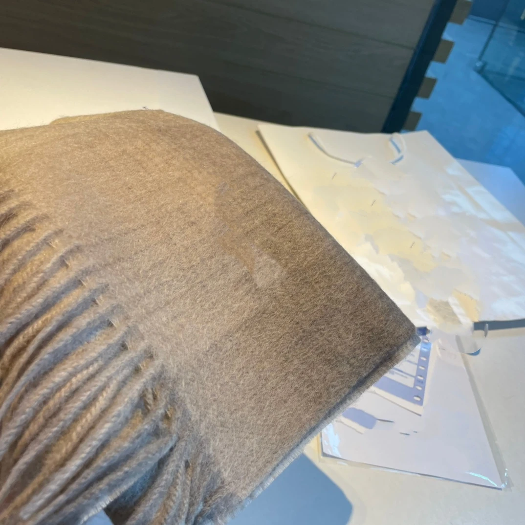 Рисунок 6 - Шарф женский на осень и зиму