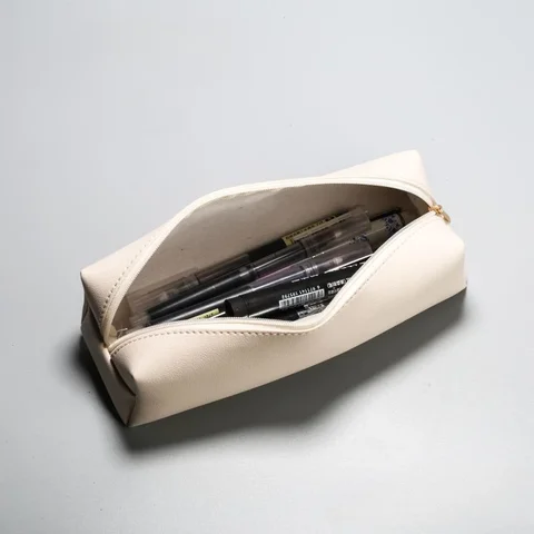 Сумка-карандаш Piopssba черная из искусственной кожи