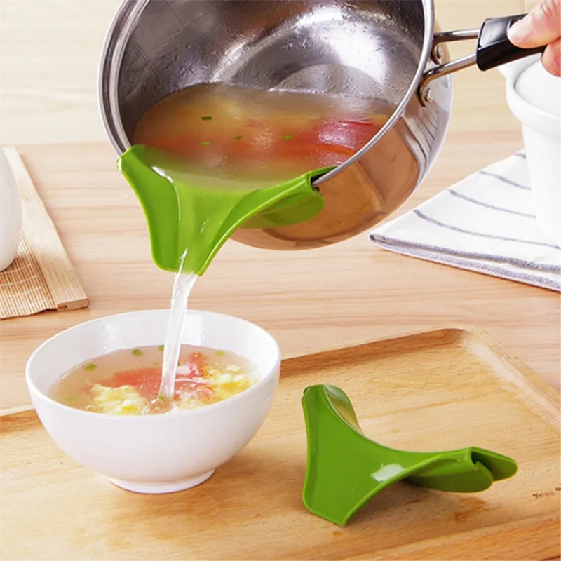 

Creative Silicone Liquid Funnel Anti-spill Slip On Pour Soup Spout Funnel for Pots Pans and Bowls and Jars Kitchen Gadget Tools