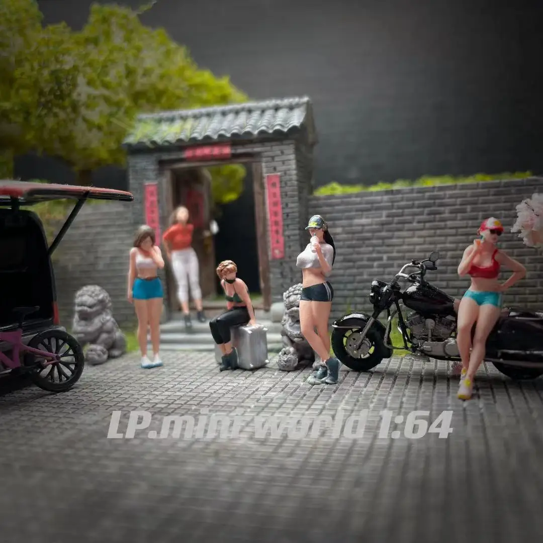 

1/64 Doll Model Farewell to the Street Series Car Model Scene Doll Ornament