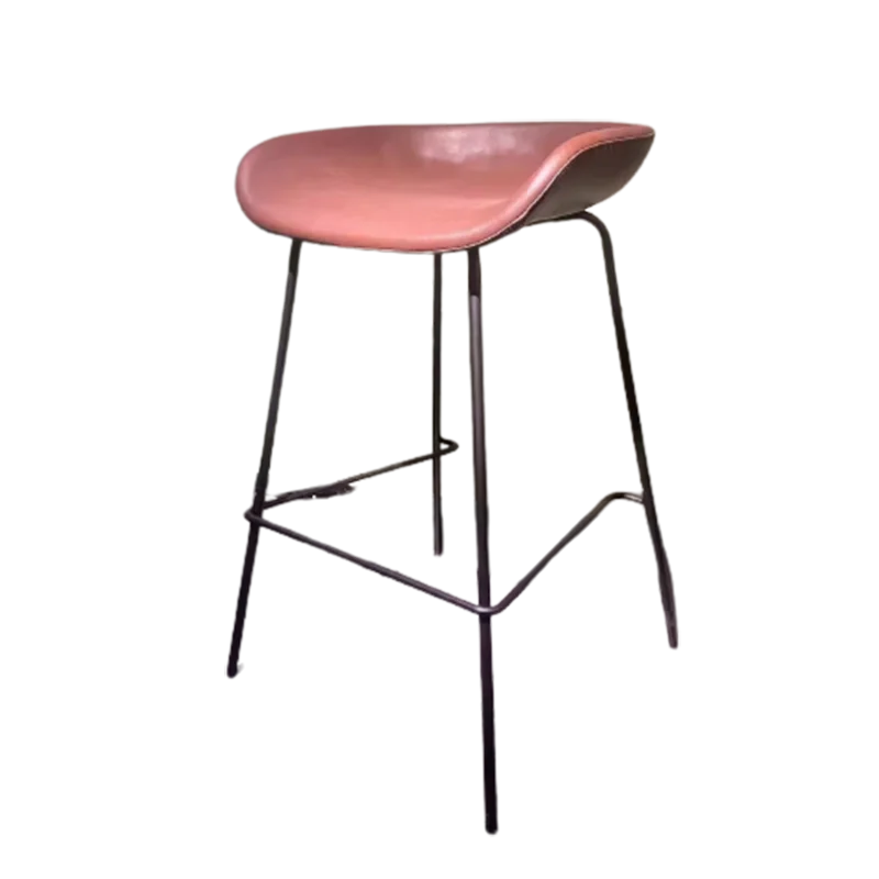 Рисунок 4 - Уличные золотые барные стулья