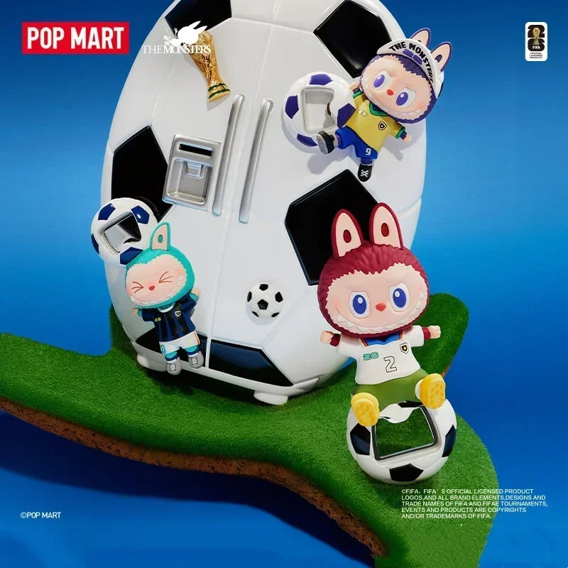 Фото POP MART LABUBU THE MONSTERS FIFA Series Открывалка для бутылок, магнит на холодильник, модная коллекционная фигурка, аниме-фигурка, игрушки-сюрпризы, куклы №4