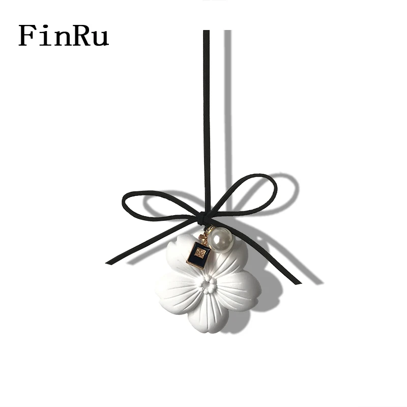 

FinRu Scented Ceramic Flower Shaped Home Decoration Perfume Diffuser Hanging Car Accessories Air Freshener Aromatherapy Stone