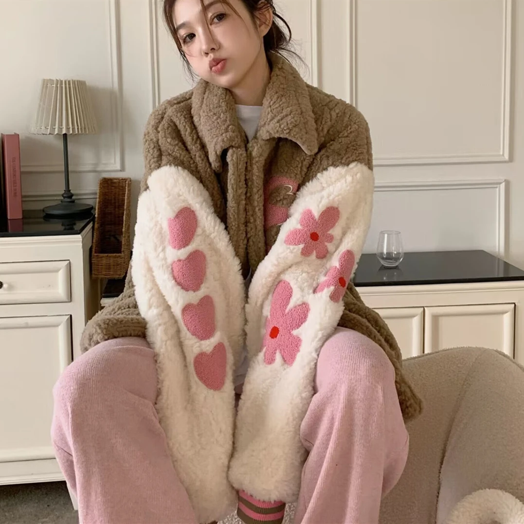 

Dark Brown Thick Lamb Wool Jackets Winter Coat Love Flower Embroidery Baseball Jacket Women Hip Hop Streetwear Harajuku Clothes