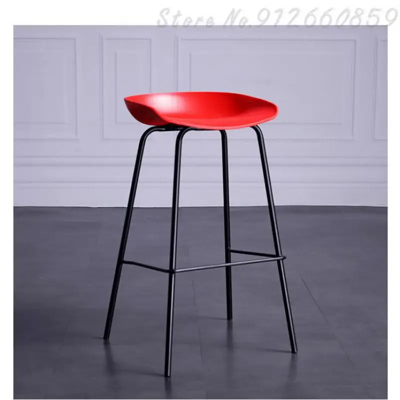 Барные стулья простые и технические нордические черно-белые высокие из железа