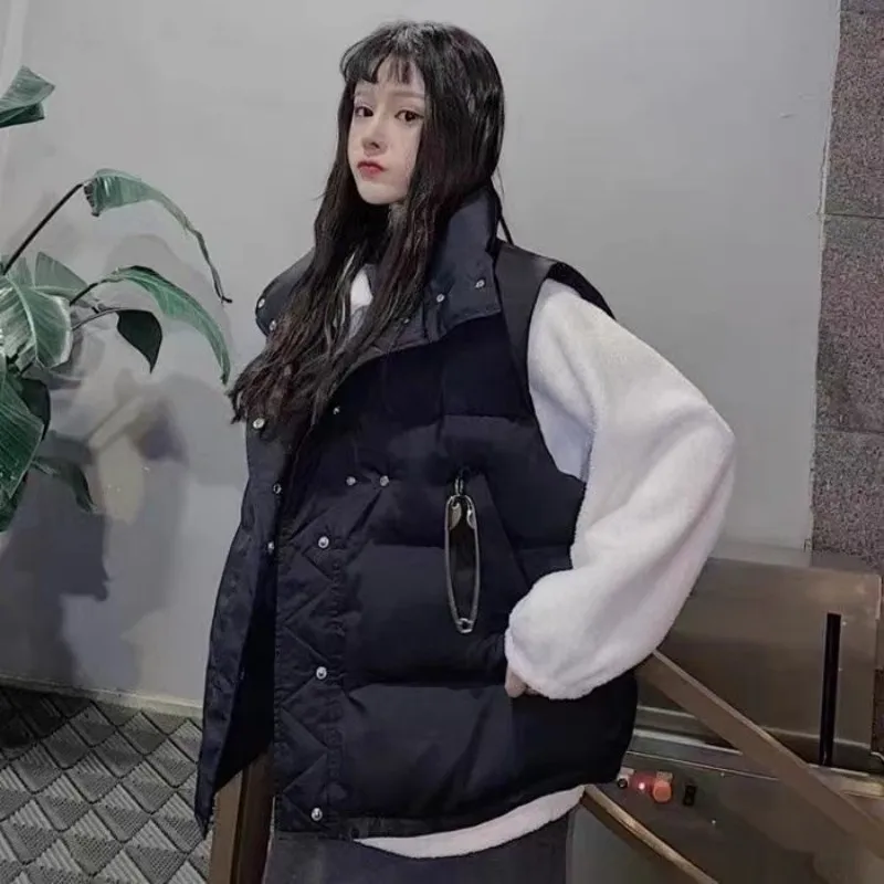 

Женский пуховик с воротником-стойкой, теплый пуховик на белом утином пуху с большими шпильками, зима 2022