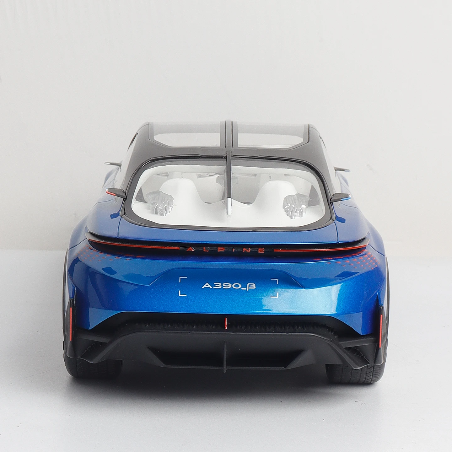 Фото Модели автомобилей Otto Mobile 1:18 Alpine A390 Β, цвет «Синий глянец», 2024, коллекционные миниатюрные машинки из смолы, лимитированная серия, игрушка для демонстрации №4