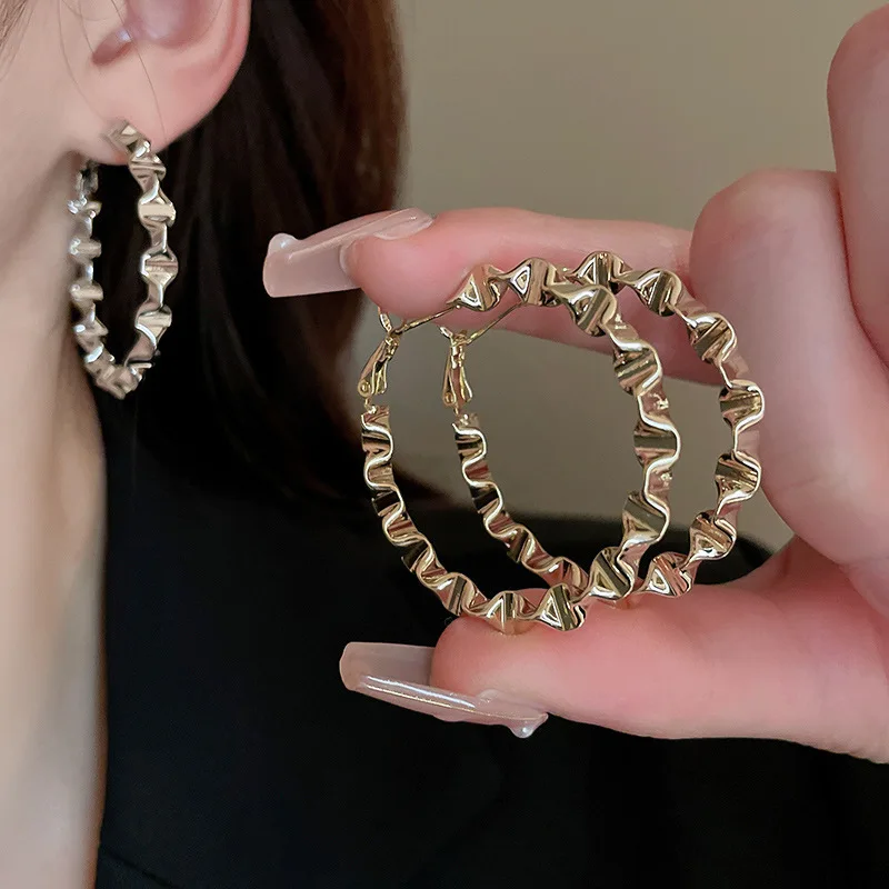 

KAITIN Wrinkle Metal Hoop Earrings for Women New Style Circle Light Luxury Gold Plated Women Earrings Minimal Jewelry Gift
