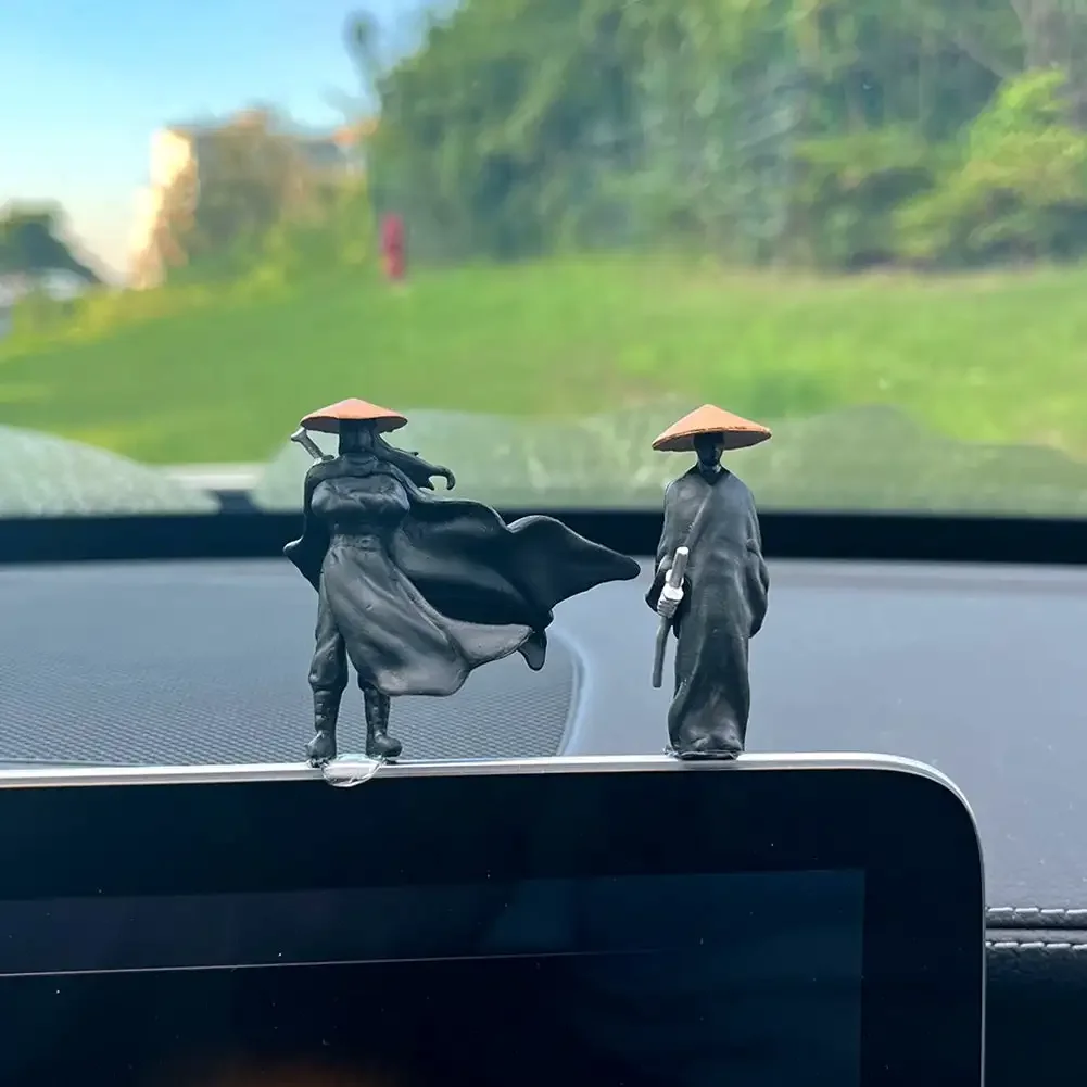 Китайская кунг-фу фигурка меча 1:64