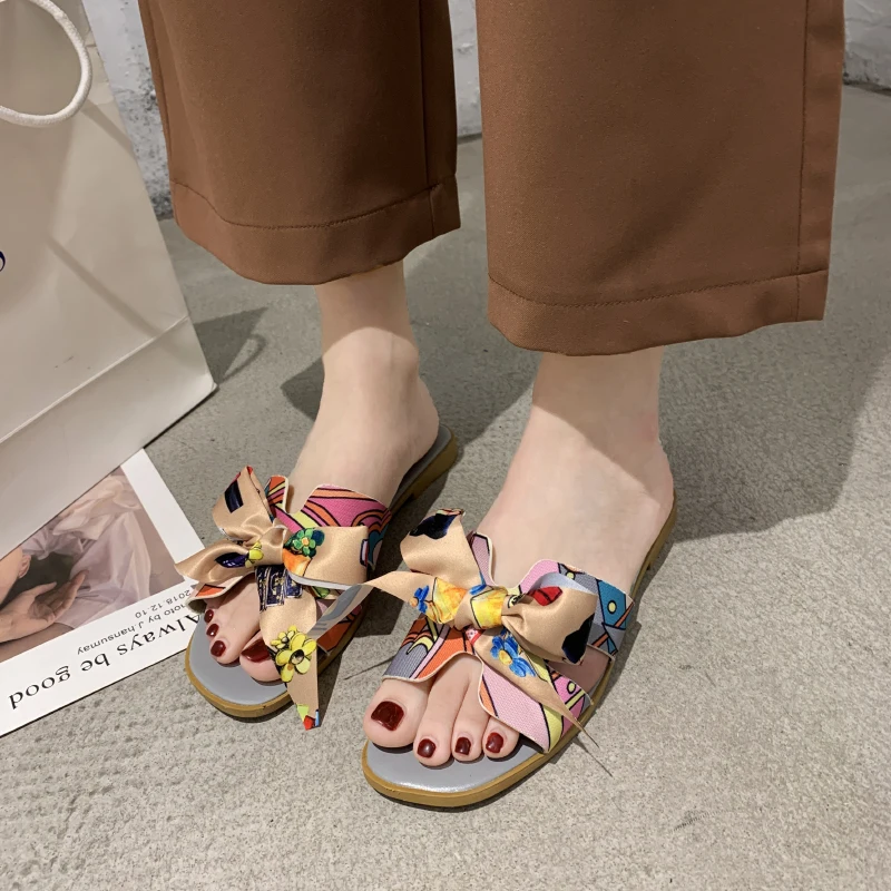 Современные летние женские тапочки на плоском каблуке в этническом стиле с