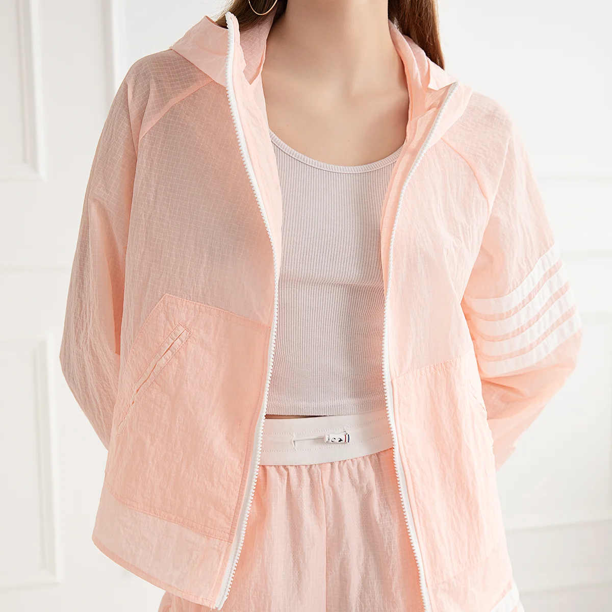 Женская свободная куртка с капюшоном