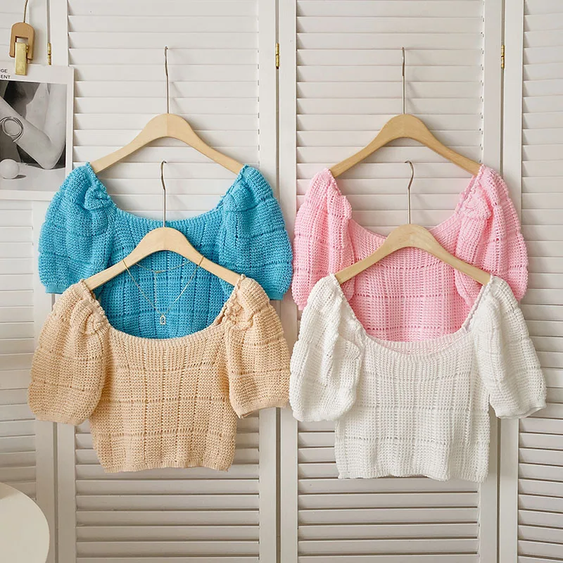 

Женская трикотажная футболка с коротким рукавом и буффами