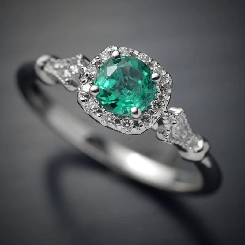 Женское Обручальное кольцо с фианитом серебряного цвета | Украшения и аксессуары