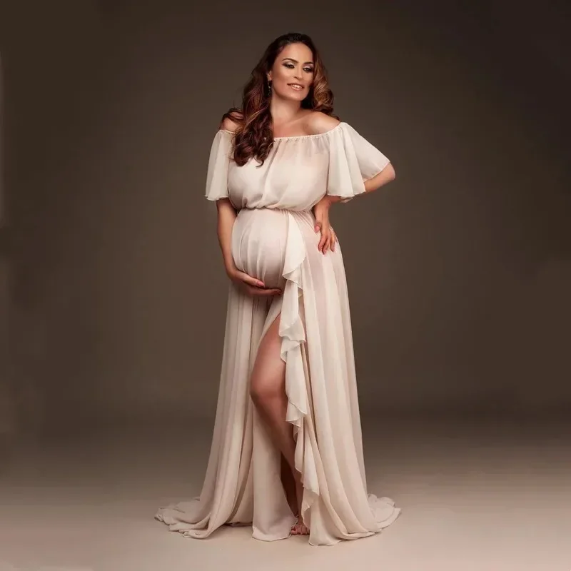 Летнее шифоновое платье-макси с вырезом-лодочкой и разрезом по бокам