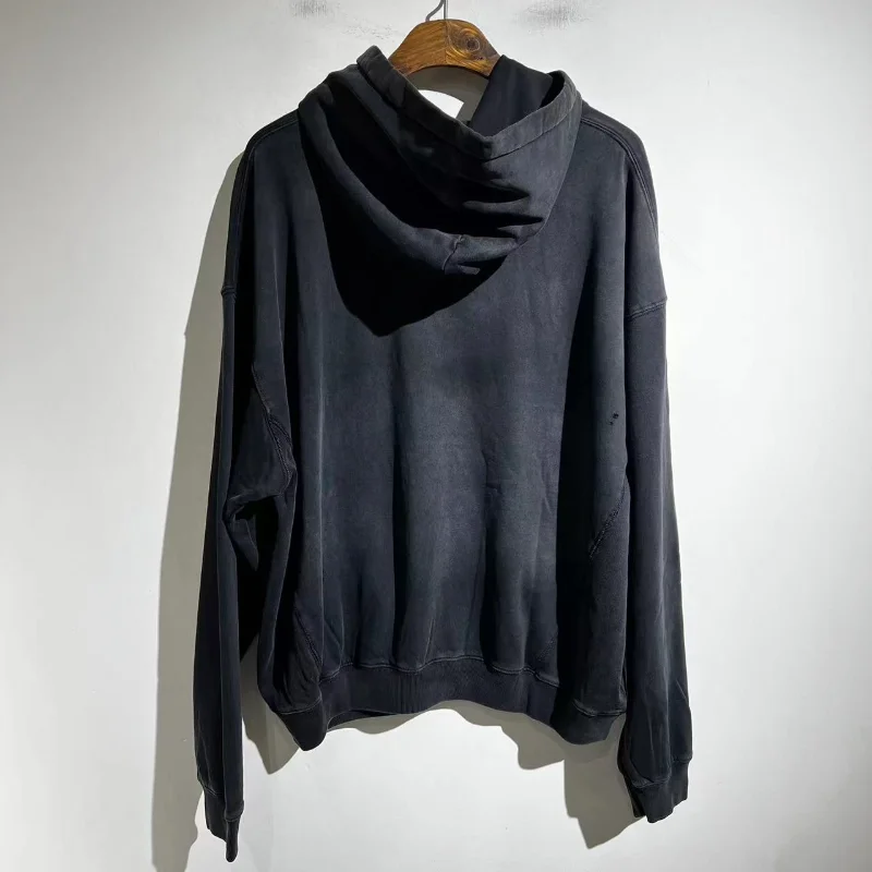 Рисунок 2 - Уличный пуловер оверсайз с вышивкой в масштабе 1:1