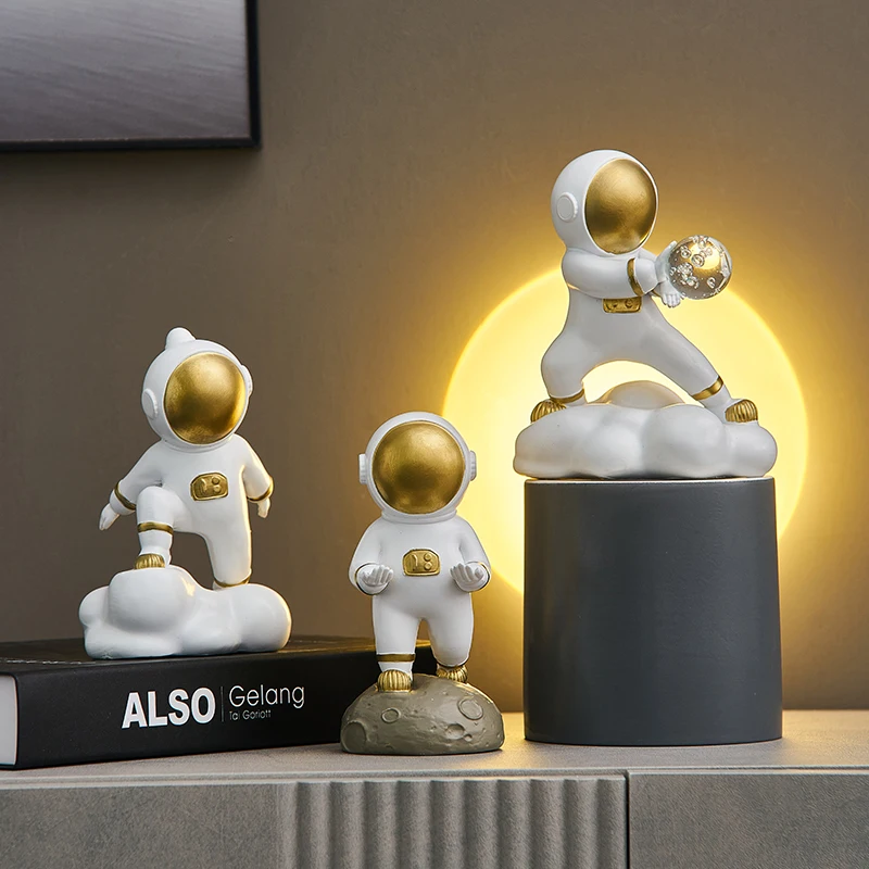 

Resin Kung Fu Astronaut Figurines Nordic Home Decoration Miniature Statue Spaceman Sculpture Living Room Porch Decor Ornament