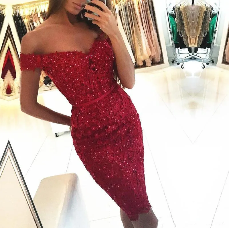

Glitter Dark Red Short Homecoming Dress Off Shoulder Beads Crystals Sheath Mini Cocktail Party Graduation Short Prom Dresses