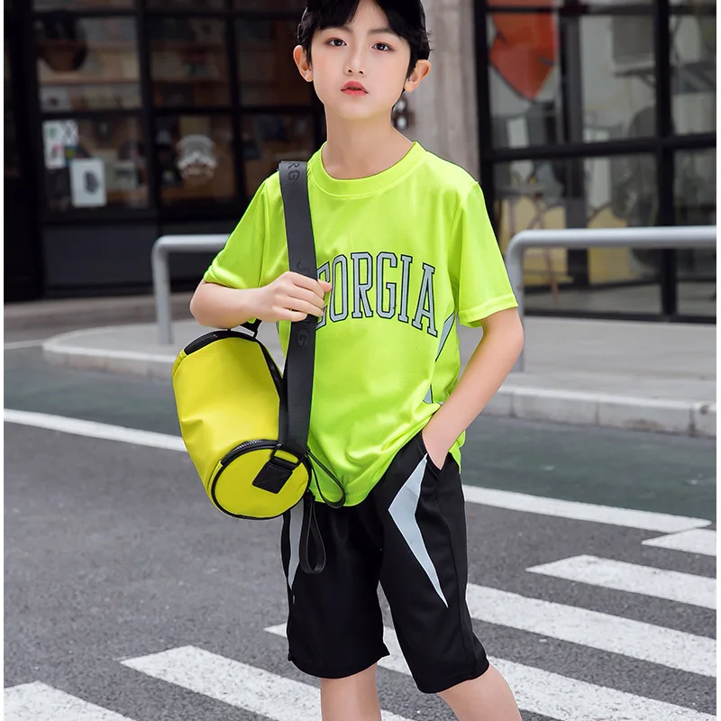 

Футболка с коротким рукавом и шорты для мальчиков, на возраст 6-14 лет