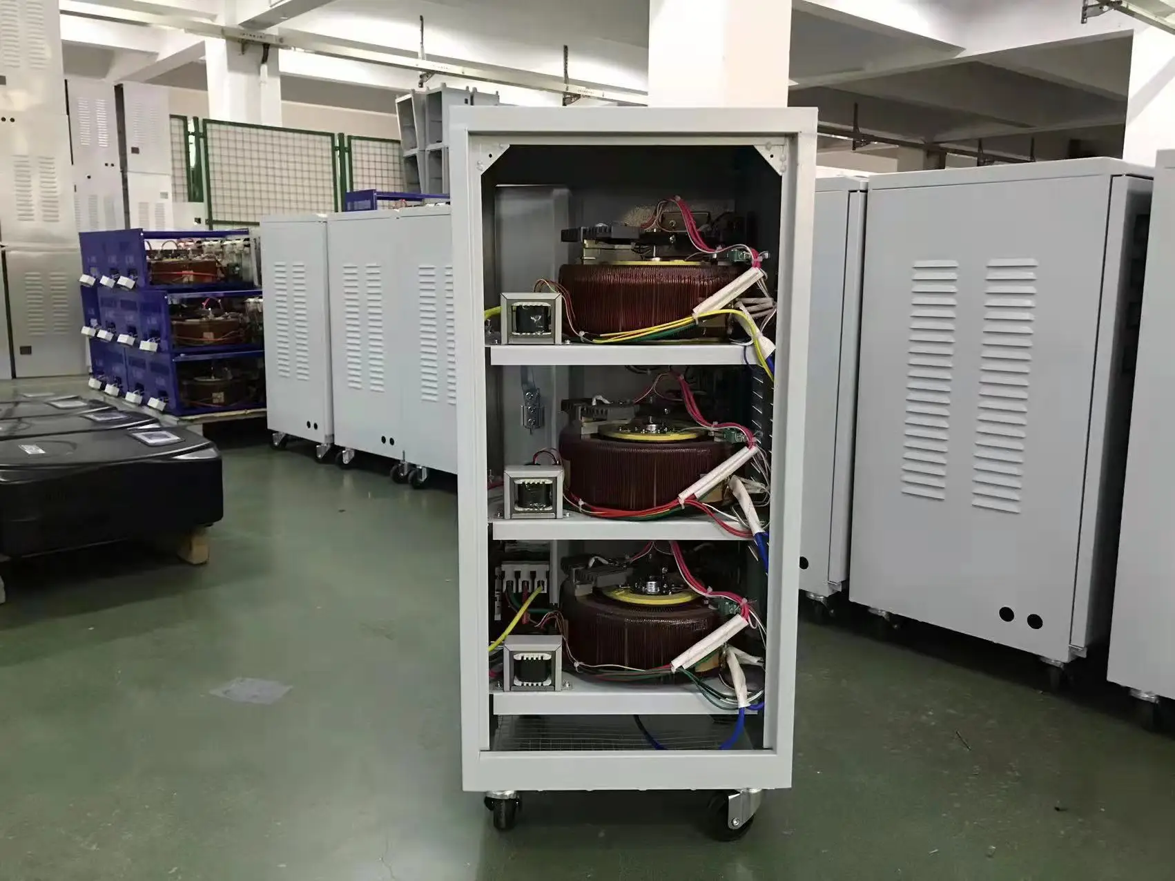 Svc-15kva Регулятор стабилизатора напряжения переменного тока Серводвигатель Тип Avr