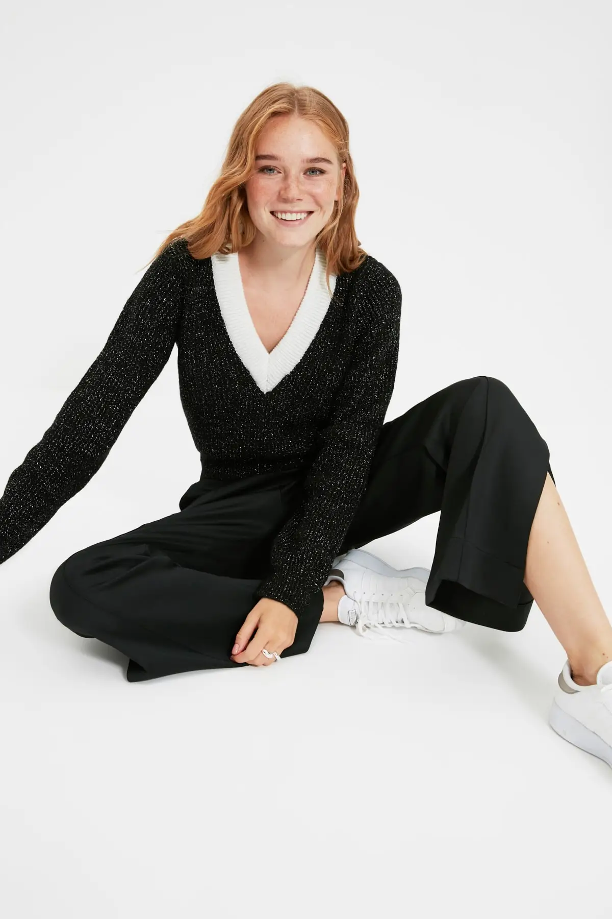 

Trendyol V Collar Knitwear Sweater TWOAW22KZ0496
