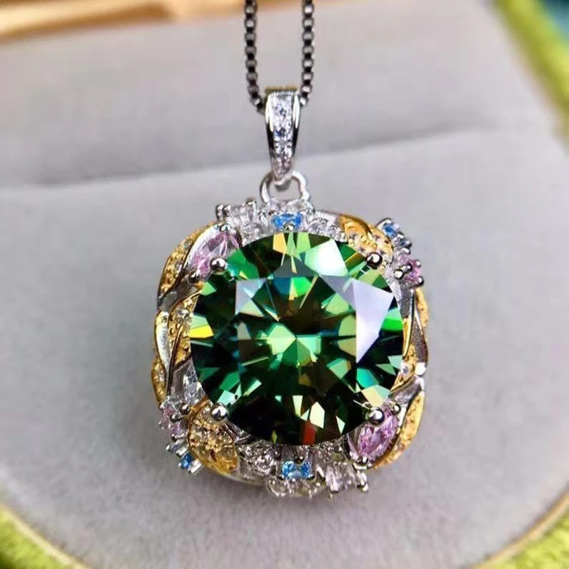 

New Domineering Green Moissan Diamond Pendant Colorful Green 5 Carat Necklace Inlaid Jewelry Accessories