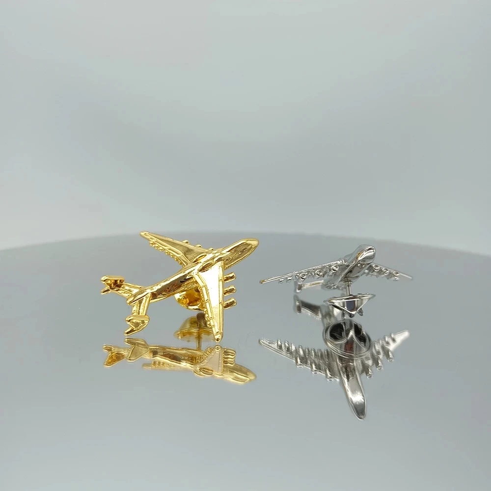 Брошь в форме самолета золотистая и хромированная брошь