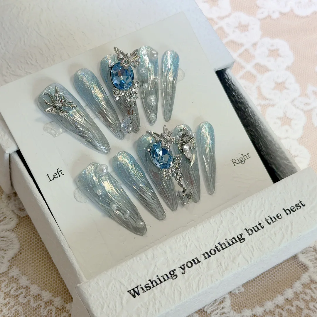 Накладные ногти ручной работы с металлическим декором в виде бабочки длинные