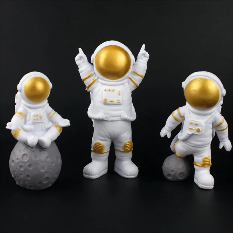 

Astronaut 3 Piece Set Model Toys Doll Cute Car Cake Decoration Model Planet Astronaut Aerospace Model Children Home Decoration