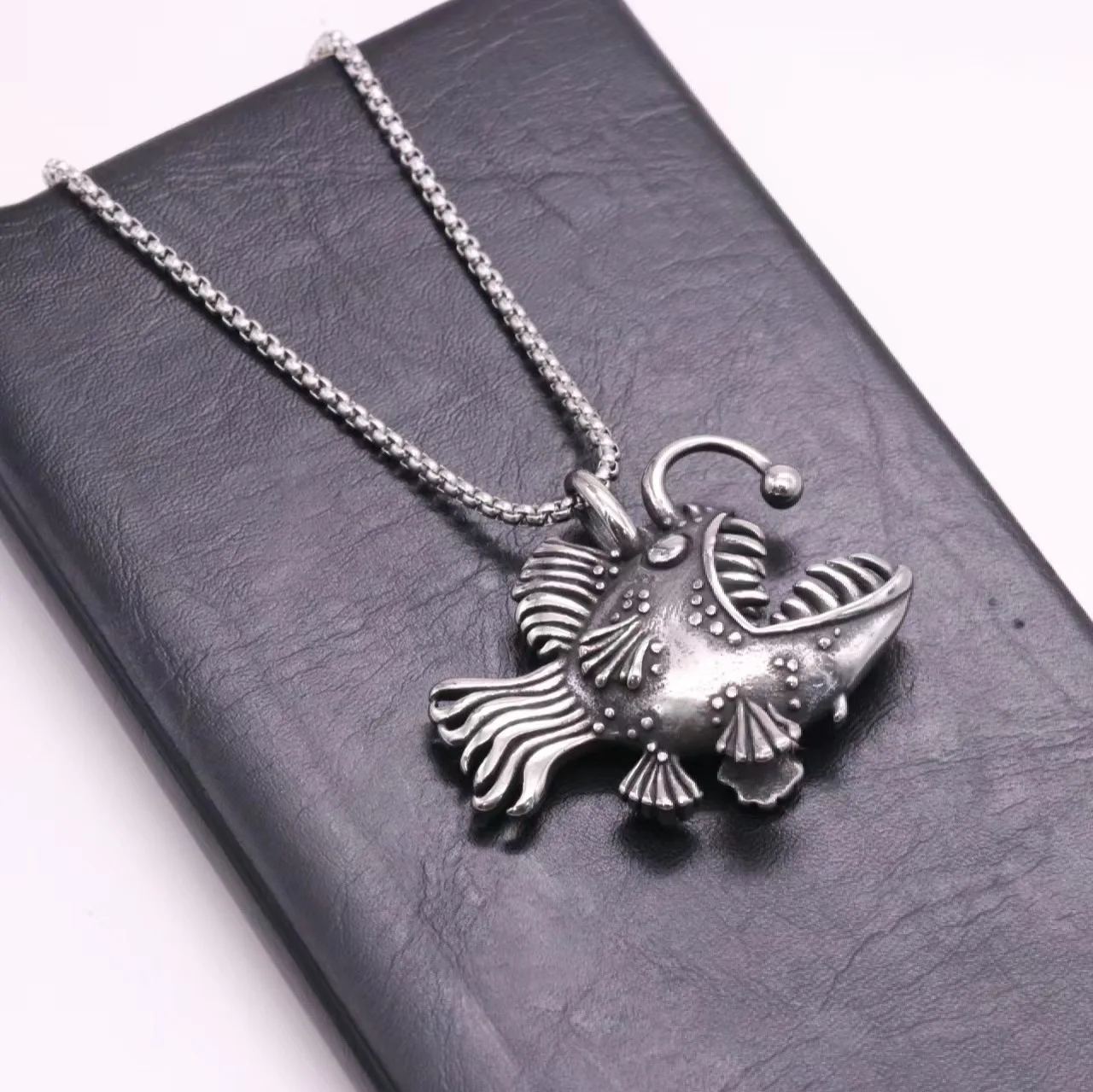 

Retro Overpowering Weird Double-sided Stereoluminescent Fish Pendant Titanium Steel Men's Necklace Hip Hop Punk Accessories