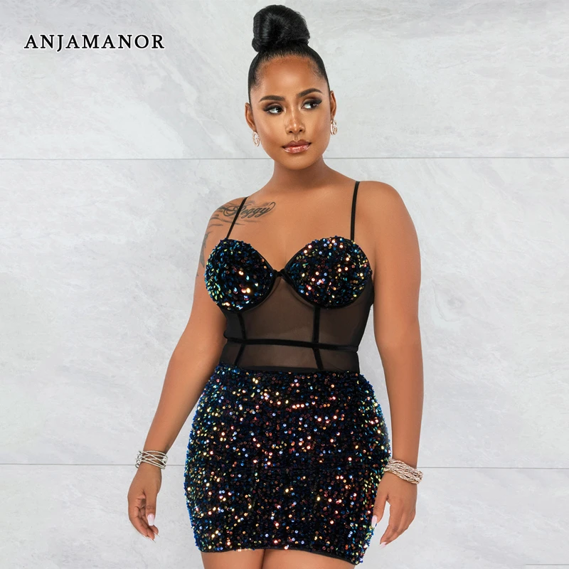 Женское облегающее мини-платье с открытой спиной и блестками |