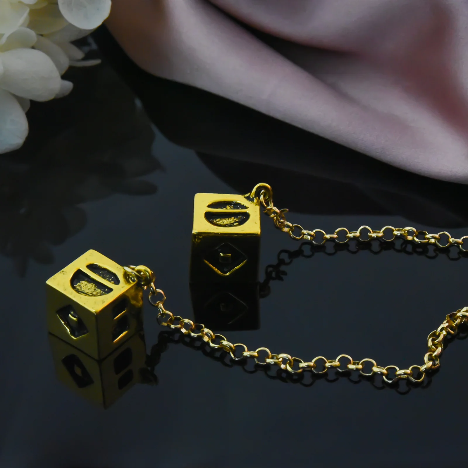 New Big Antique Gold Color Bracelet Han Solo Lucky Dice Prop,1.25 cm Dice with Link Chain Bracelet Wars Car Mirror Jewelry