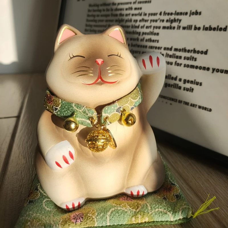 

Керамическая статуэтка Maneki Neko cerakorie