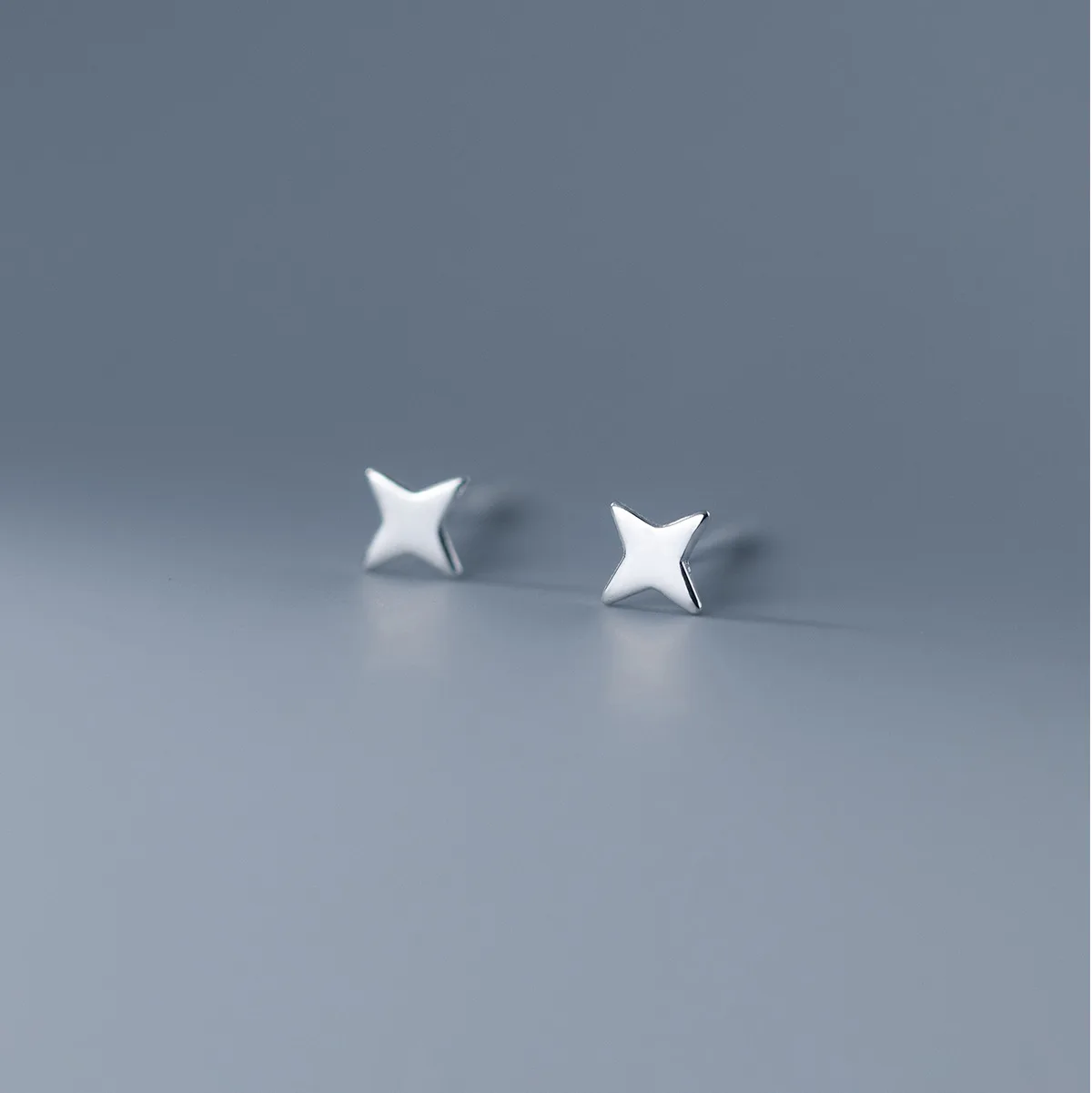 

Женские серьги-гвоздики из серебра 925 пробы, b063