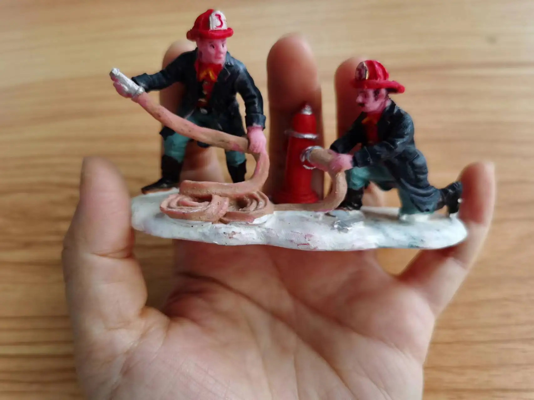 

resin figure mental psychological sand table game box court therapy fireman