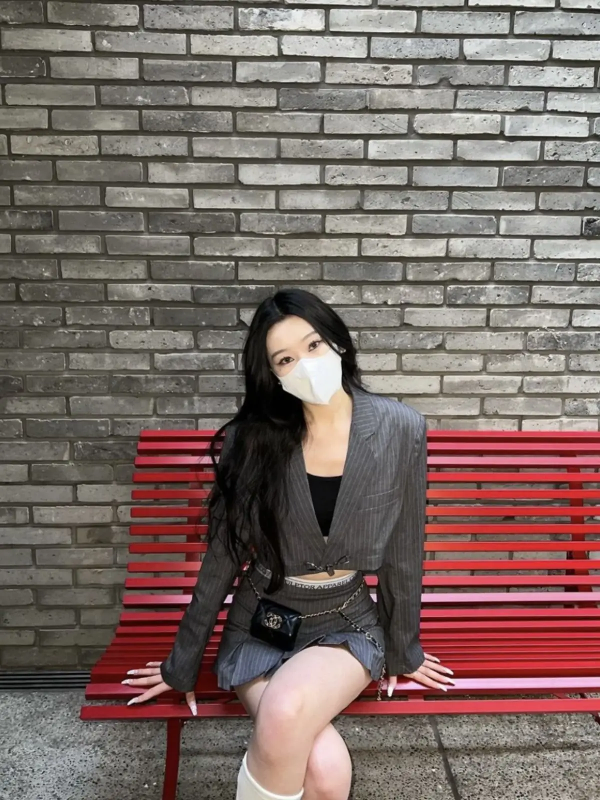 

Модный классический модный роскошный дизайнерский тканевый Короткий Повседневный свободный приталенный нишевый костюм пряной девушки в Вертикальную Полоску