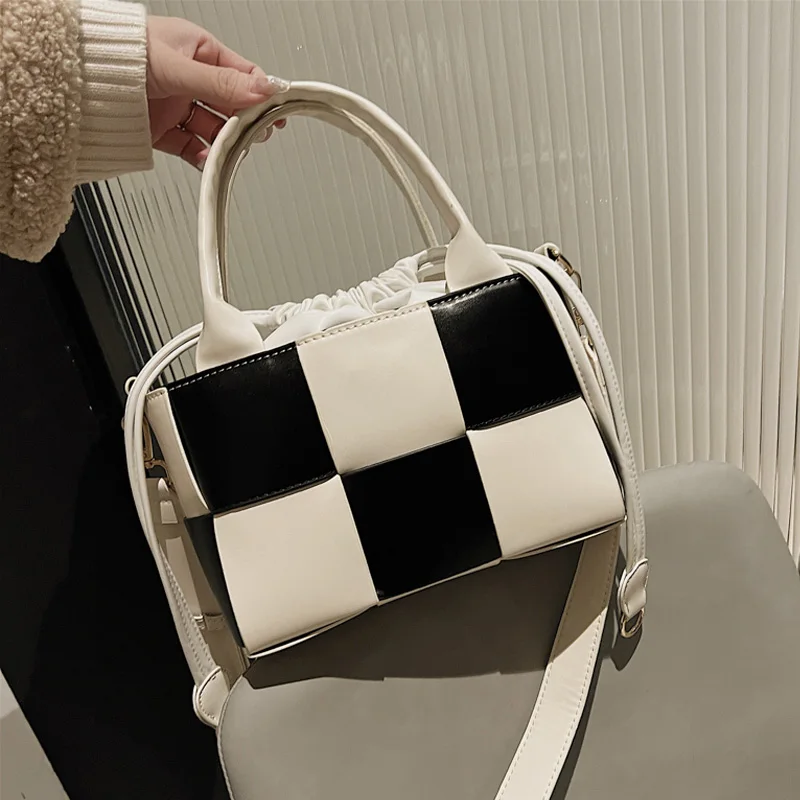 

Woman Texture Leather Wrist Shoulder Bag New Fashion Hit Color Plaid Messenger Bags Luxury Brand Designer Handy Small Square Bag