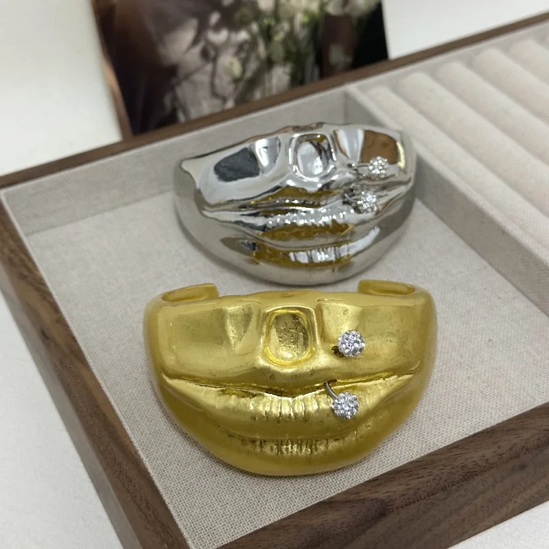 Нишевый дизайн преувеличенный металлический браслет с большими губами широкая