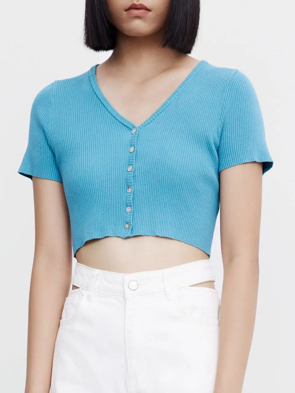 

Urban Revivo Women Basic Standard Sleeve V-Neck Slim Fit Knitted Cardigan