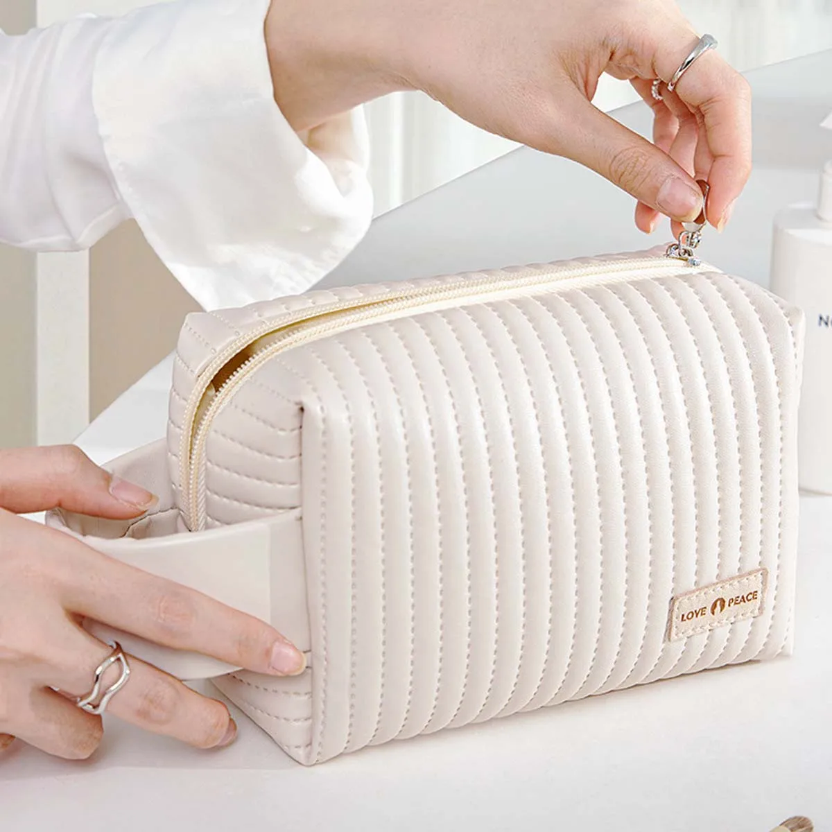 

2023 New Octagonal Cake Makeup Bag Modern Simple Storage Bag Travel Toiletry Bag Portable Cosmetics Bag