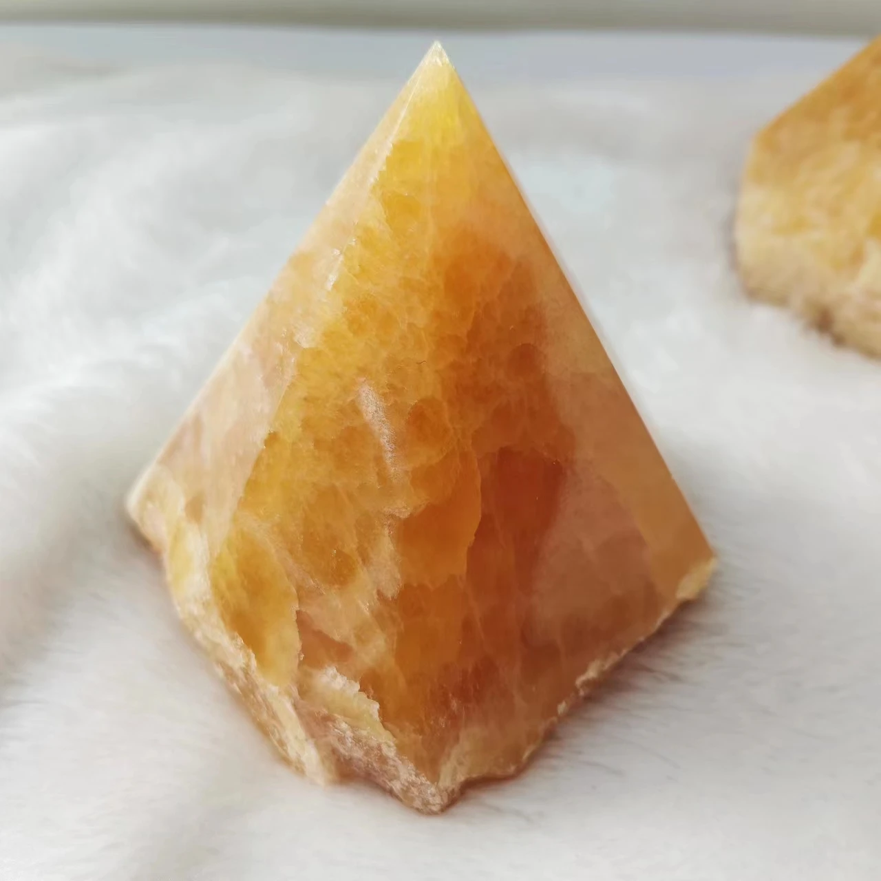 

Натуральный хрустальный желтый кальцит, 1 шт., камень-сырец для украшения дома, лечебные подарки на удачу, таинственное украшение, поделки