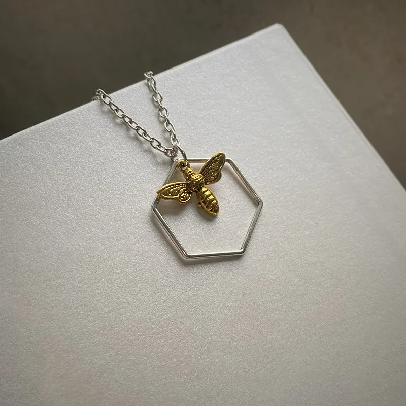 

New jewelry three-dimensional geometric creative bee necklace