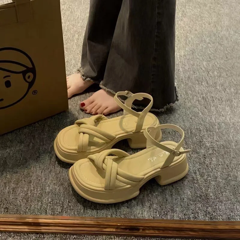 

Flat Beach Shoes Women's 2023 Summer New Versatile Retro Comfortable Small Thick Sole Thick Heel Sandals