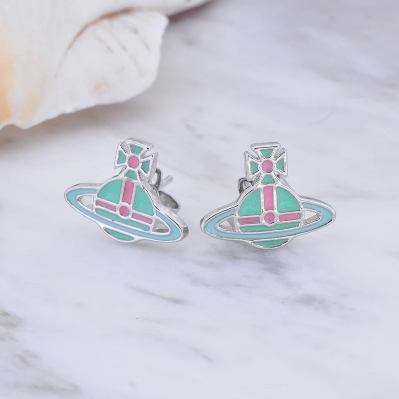 

Серьги-гвоздики женские в стиле «ретро-панк»