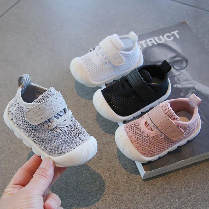 

2023 летняя обувь для малышей; Повседневная обувь для маленьких девочек; Удобная обувь с мягкой подошвой для мальчиков; Обувь для начинающих ходить; Детские кроссовки