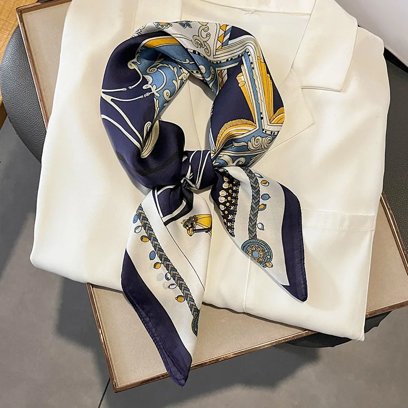 

Four Seasons Female Small Scarves 2022 New Style Travel Headcloth Classic Print 70X70CM Kerchief Fashion Flower Beach Silk Scarf